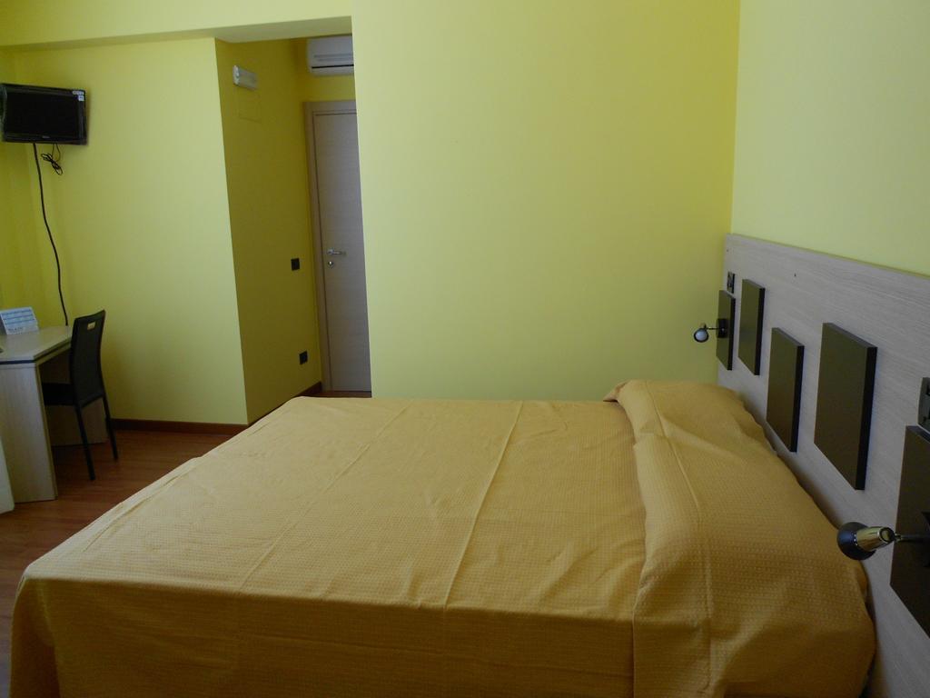Hotel Alta Marea Gioiosa Marea Zimmer foto