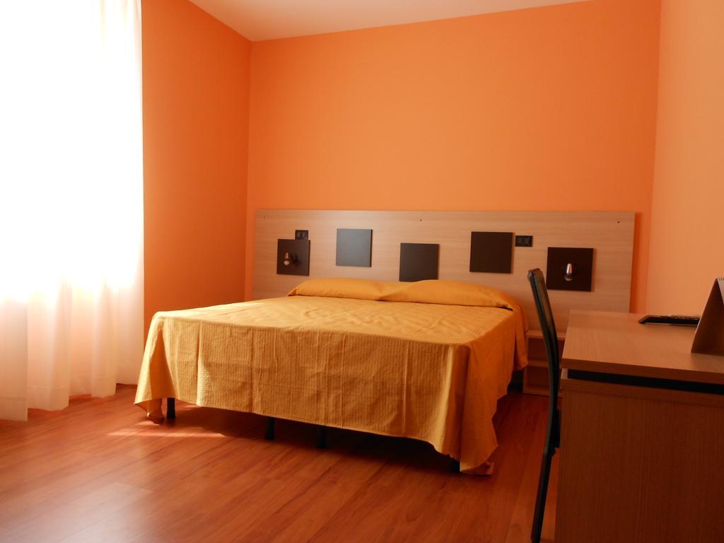 Hotel Alta Marea Gioiosa Marea Zimmer foto